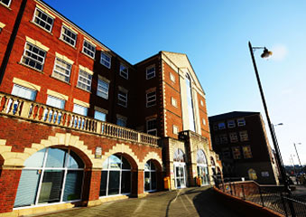 Wirral Met College Conway Park campus outside front entrance